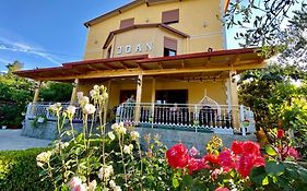 Joan Guesthouse